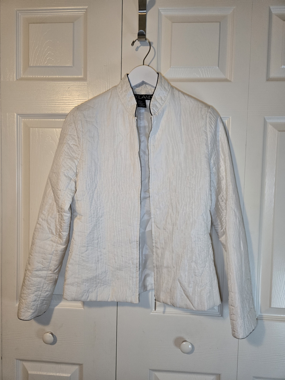 Silkland Women’s Size 4 Ivory Silk Blend Textured Zip Front Jacket